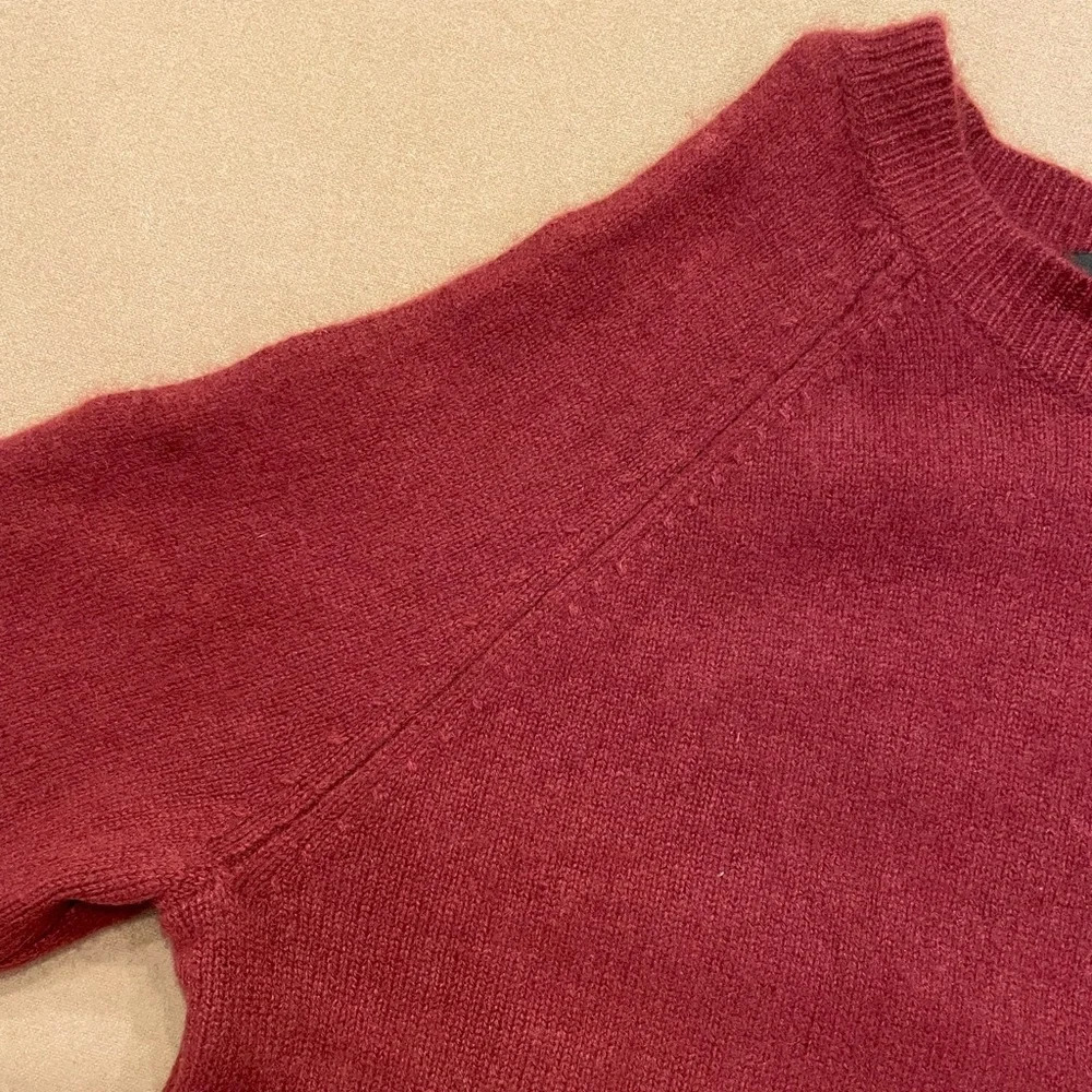 Saks Fifth Avenue Cold Shoulder Cashmere Sweater Size Medium - Picture 3 of 12